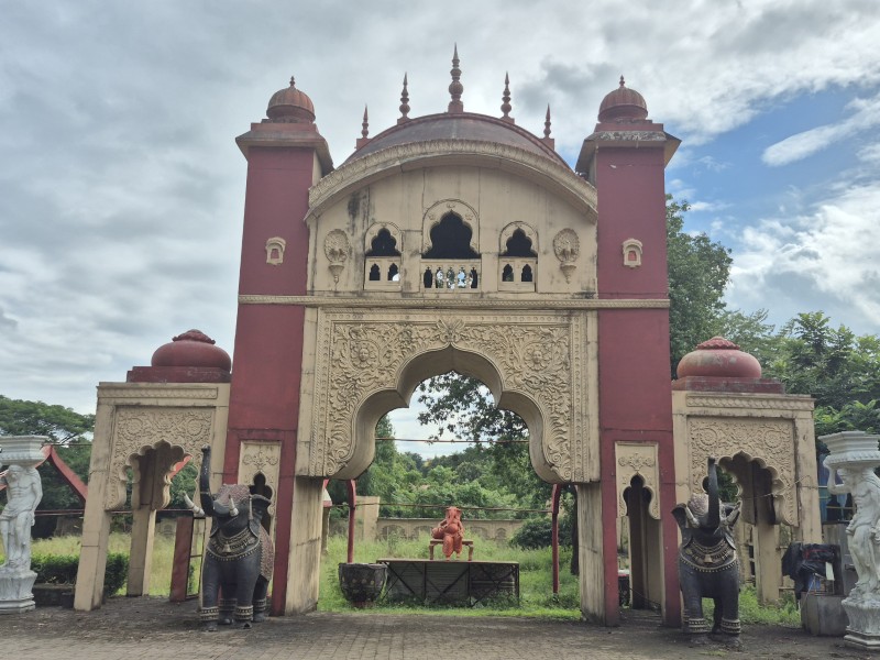 ROYAL PALACE (9)