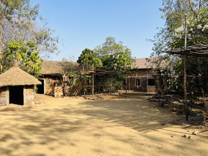 VILLAGE (4)