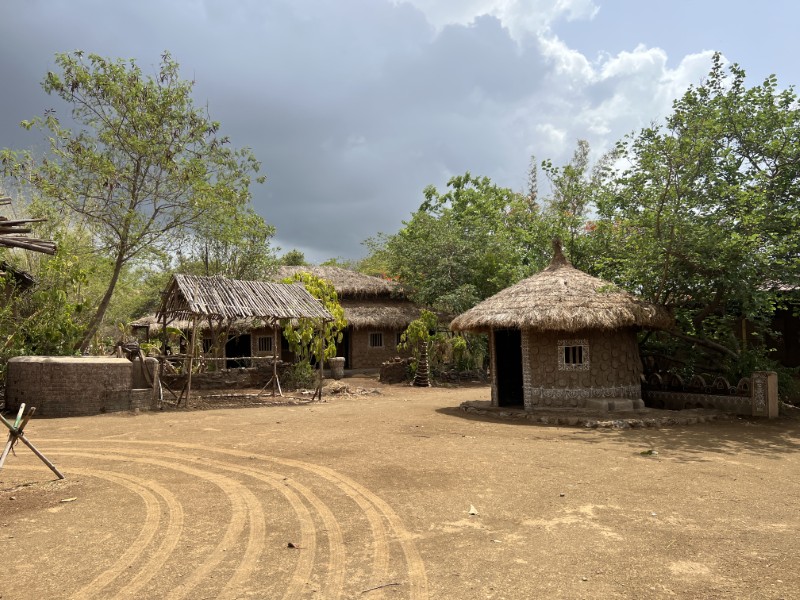 VILLAGE (9)